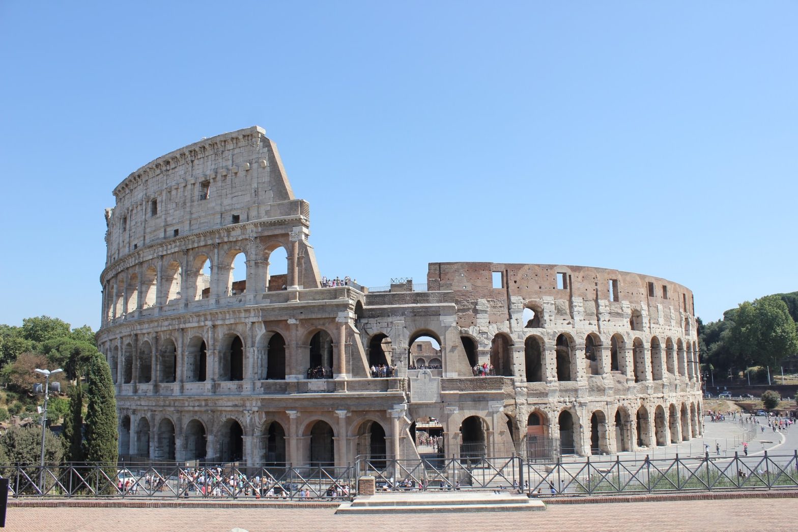 image of the colosseum in rome, italy